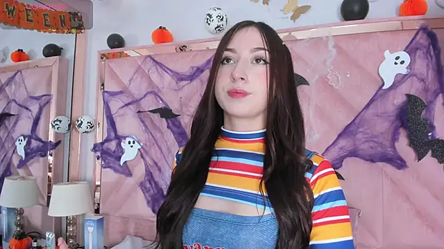 SofiJones  online show from October 31, 2025, 10:05 pm