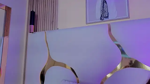 SofiJones  online show from June 3, 2026, 9:30 pm