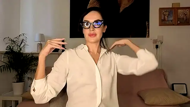 Elle mell online show from September 10, 2025, 4:39 pm