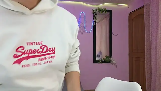 Snapshot of MiSofialeal chatting on October 16, 2025, 7:33 pm MiSofialeal online show from October 16, 2025, 7:33 pm