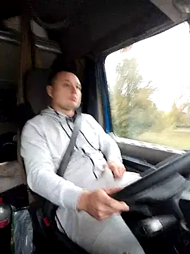 Amberdual online show from October 9, 2025, 5:19 am