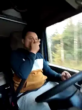 Amberdual online show from October 27, 2025, 7:09 am