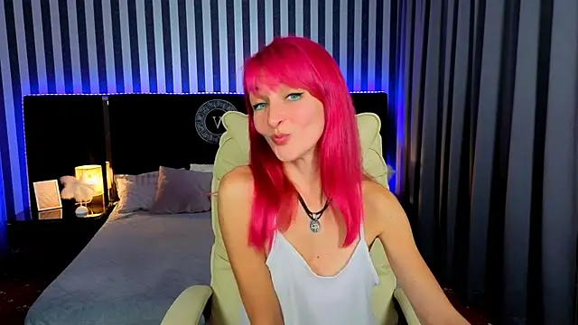 Snapshot of BrandyBloom chatting on October 8, 2025, 7:14 pm BrandyBloom online show from October 8, 2025, 7:14 pm