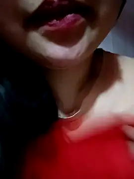 Snapshot of XoiXoi232 chatting on March 4, 2026, 9:39 am XoiXoi232 online show from March 4, 2026, 9:39 am