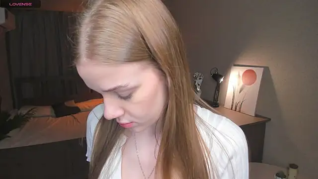 OdellaFrake online show from November 30, 2025, 8:09 pm