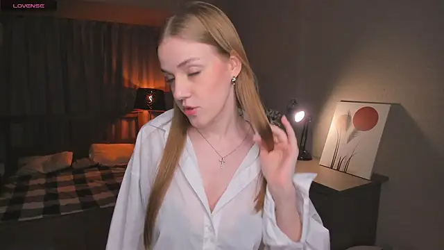 OdellaFrake online show from October 18, 2025, 7:49 pm