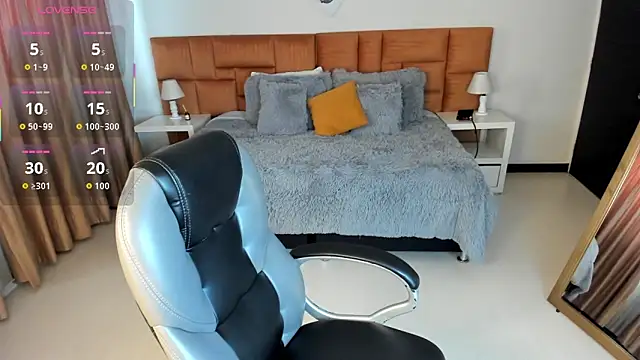 Snapshot of Catti_Brie chatting on October 9, 2025, 11:44 am Catti Brie online show from October 9, 2025, 11:44 am