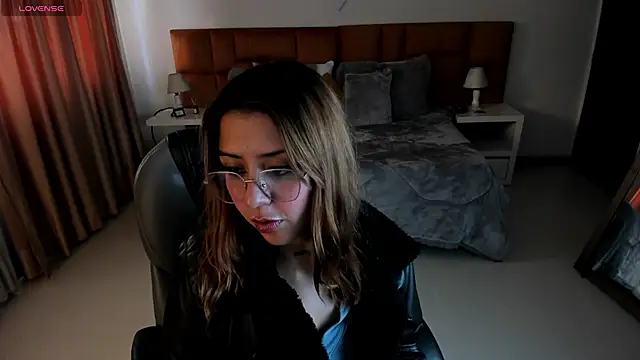 Snapshot of Catti_Brie chatting on November 7, 2025, 11:48 am Catti Brie online show from November 7, 2025, 11:48 am