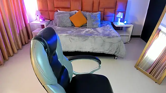 Snapshot of Catti_Brie chatting on November 13, 2025, 11:47 am Catti Brie online show from November 13, 2025, 11:47 am