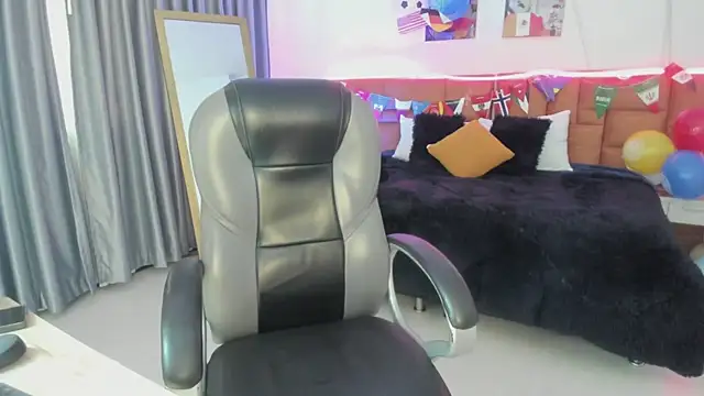 Snapshot of Catti_Brie chatting on July 12, 2026, 11:44 am Catti Brie online show from July 12, 2026, 11:44 am