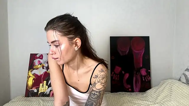 Petal Couple online show from November 28, 2025, 9:42 am