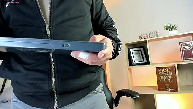 Axel grey  online show from April 13, 2026, 12:42 pm