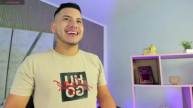 Axel grey  online show from March 11, 2026, 12:32 pm