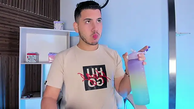 Axel grey  online show from October 23, 2025, 12:15 pm