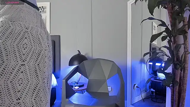 Tylerffoxx online show from September 28, 2025, 8:27 pm