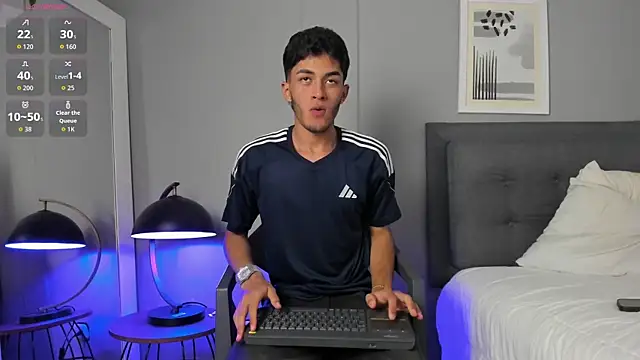 Snapshot of Tylerffoxx chatting on February 10, 2026, 8:41 pm Tylerffoxx online show from February 10, 2026, 8:41 pm