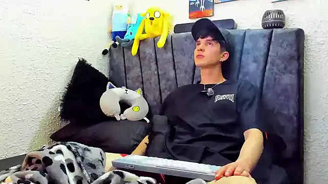 Jheampiiero online show from May 15, 2026, 10:08 pm