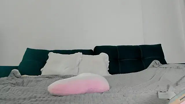 cuteleraay online show from November 1, 2025, 8:14 pm