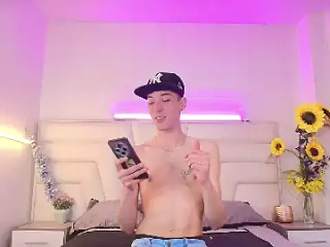 Ashton Myers online show from November 3, 2025, 8:12 pm