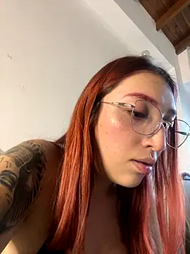 Snapshot of Paulina-Wells chatting on October 27, 2025, 10:11 pm Paulina-Wells online show from October 27, 2025, 10:11 pm