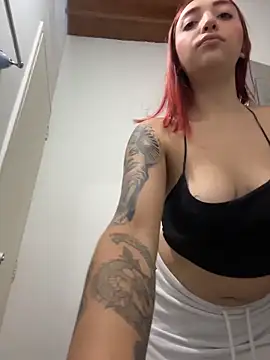 Snapshot of Paulina-Wells chatting on October 11, 2025, 9:05 pm Paulina-Wells online show from October 11, 2025, 9:05 pm