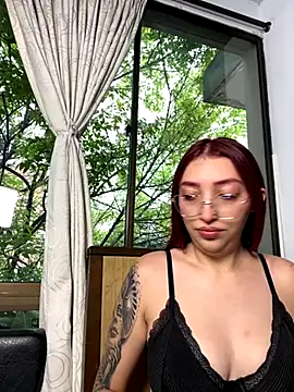 Snapshot of Paulina-Wells chatting on November 4, 2025, 9:07 pm Paulina-Wells online show from November 4, 2025, 9:07 pm