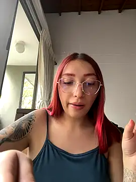 Snapshot of Paulina-Wells chatting on October 9, 2025, 9:59 pm Paulina-Wells online show from October 9, 2025, 9:59 pm