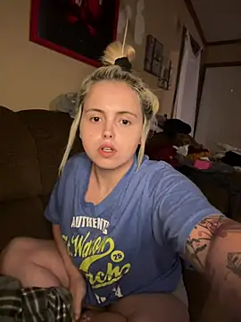 JuicyExxxperience online show from April 19, 2026, 12:28 pm