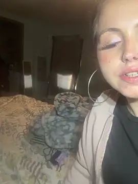 JuicyExxxperience online show from December 1, 2025, 2:07 pm