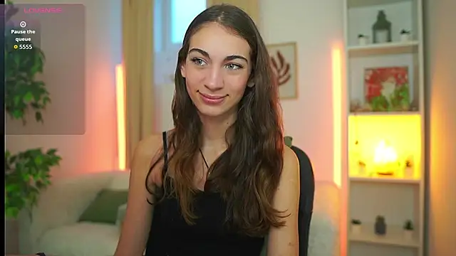 Sophie  Nice online show from October 24, 2025, 1:32 pm