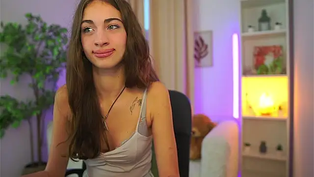 Sophie  Nice online show from September 26, 2025, 2:35 pm