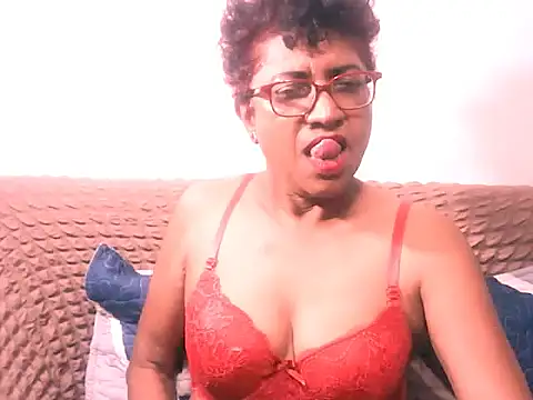 Indianredlily online show from November 21, 2025, 8:35 am