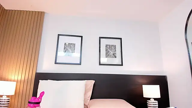 catalina jolie online show from October 9, 2025, 3:56 pm