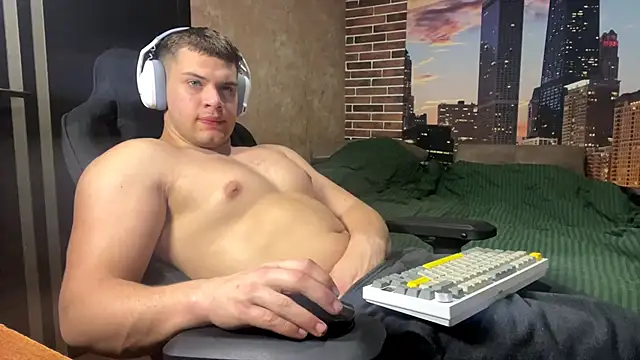 MusclePhantom online show from March 24, 2026, 9:15 pm