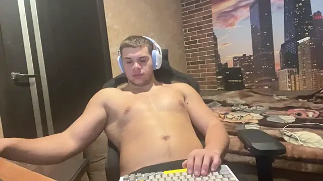 Snapshot of MusclePhantom chatting on October 26, 2025, 8:31 pm MusclePhantom online show from October 26, 2025, 8:31 pm