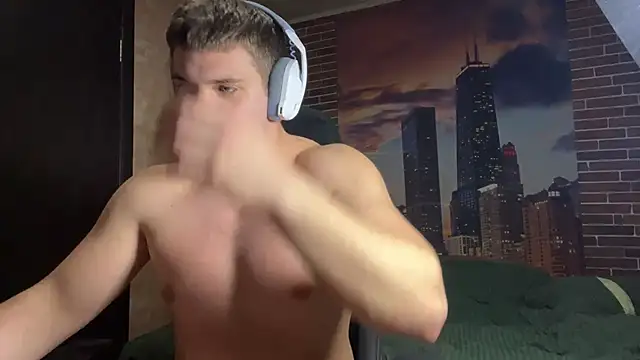 MusclePhantom online show from April 19, 2026, 8:55 pm