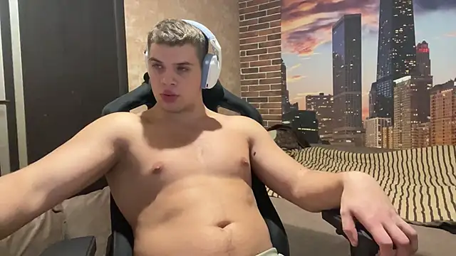 Snapshot of MusclePhantom chatting on November 28, 2025, 10:21 pm MusclePhantom online show from November 28, 2025, 10:21 pm