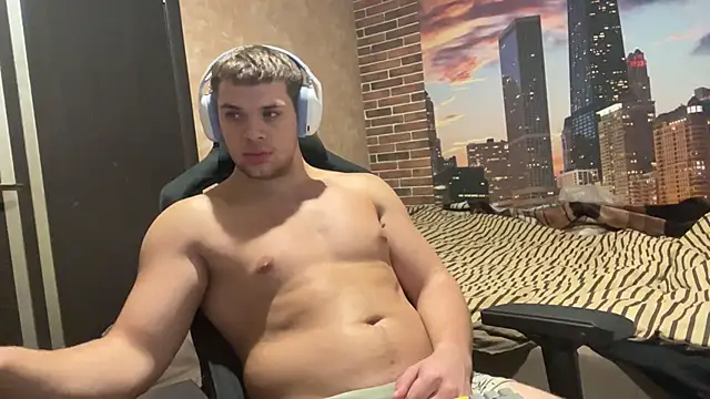 Snapshot of MusclePhantom chatting on November 10, 2025, 9:31 pm MusclePhantom online show from November 10, 2025, 9:31 pm