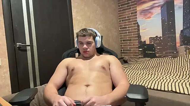 Snapshot of MusclePhantom chatting on November 17, 2025, 9:30 pm MusclePhantom online show from November 17, 2025, 9:30 pm