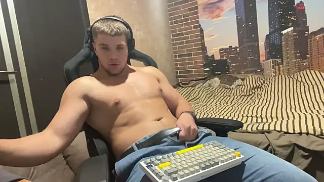 MusclePhantom online show from September 26, 2025, 7:43 pm