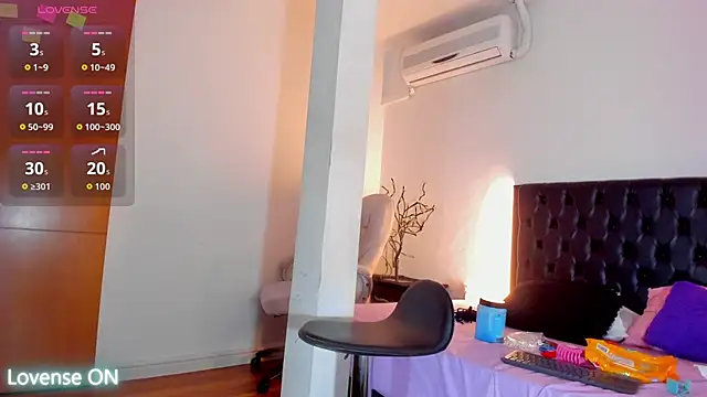 Snapshot of miiarod chatting on November 19, 2025, 7:25 pm miiarod online show from November 19, 2025, 7:25 pm