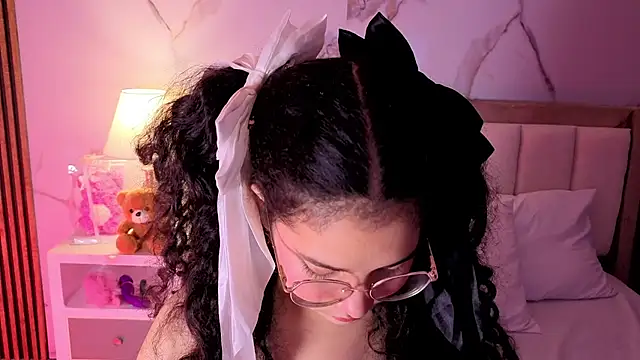 LunaRosse  online show from November 26, 2025, 11:32 am