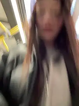 Snapshot of EstaVista chatting on November 15, 2025, 11:36 am EstaVista online show from November 15, 2025, 11:36 am