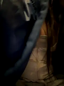 Snapshot of EstaVista chatting on December 4, 2025, 5:56 pm EstaVista online show from December 4, 2025, 5:56 pm