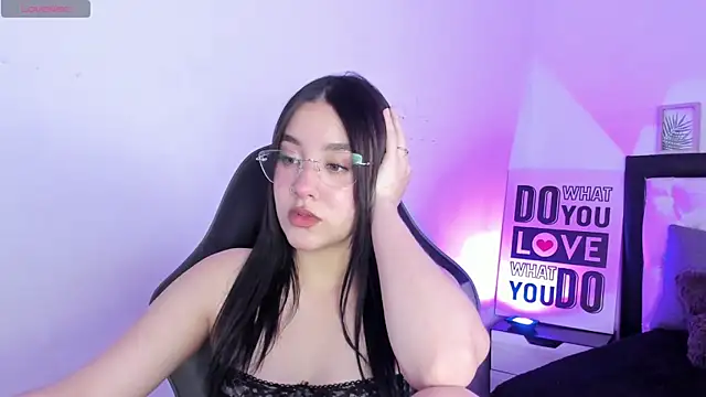 KimGarces online show from September 19, 2025, 8:24 pm