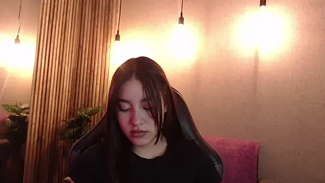 KimGarces online show from October 5, 2025, 3:36 pm