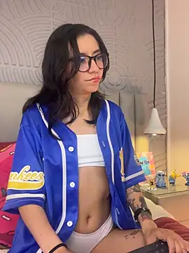 eviegothel  online show from November 17, 2025, 2:21 pm