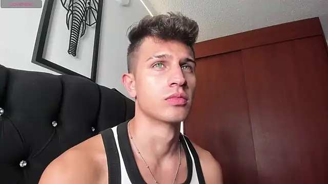 Snapshot of kevin_ahss chatting on November 12, 2025, 10:02 pm kevin ahss online show from November 12, 2025, 10:02 pm