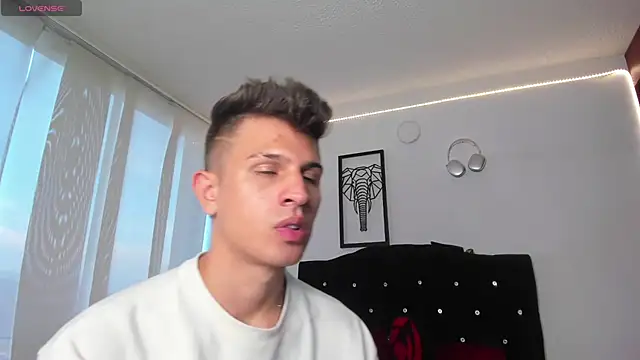 Snapshot of kevin_ahss chatting on November 7, 2025, 10:24 pm kevin ahss online show from November 7, 2025, 10:24 pm