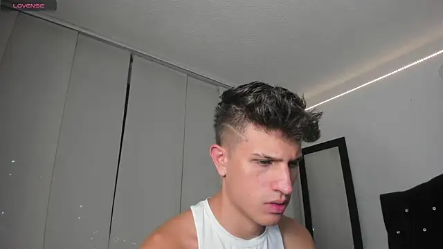 Snapshot of kevin_ahss chatting on October 15, 2025, 11:24 pm kevin ahss online show from October 15, 2025, 11:24 pm